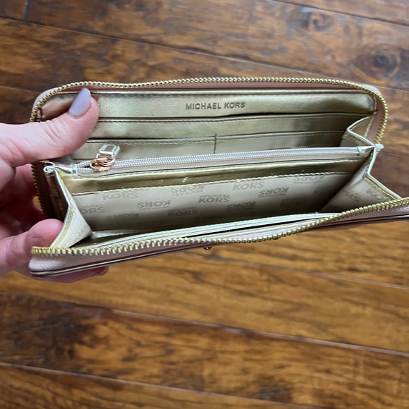 Michael Kors Grayson Monogram medium satchel rose gold with matching wallet - Picture 5 of 7